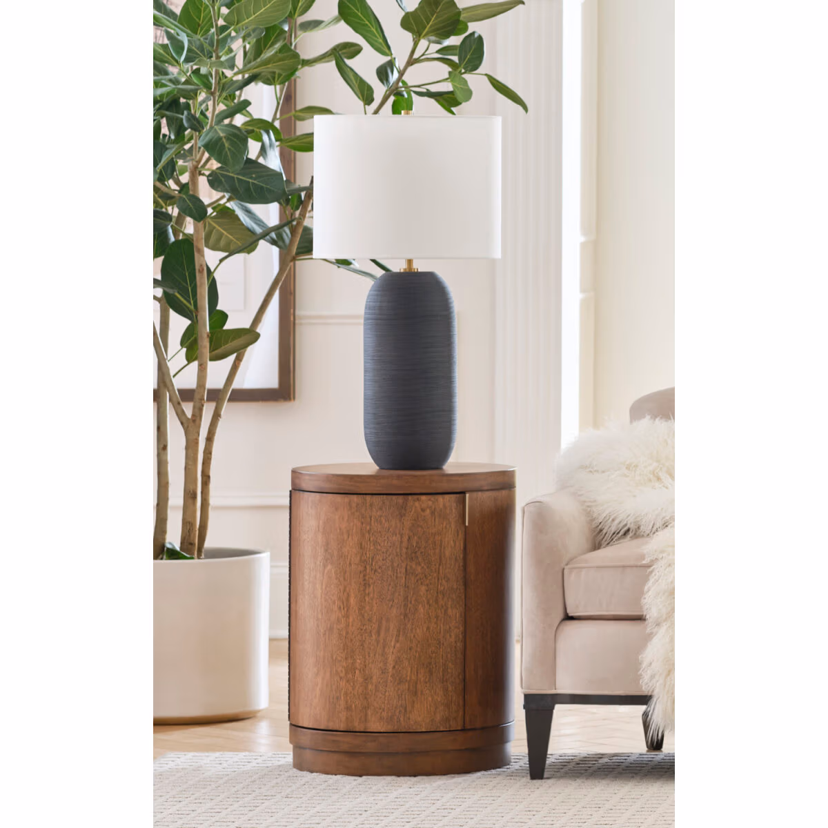 Caden Round Chairside Table I3224-9130 - Image 3