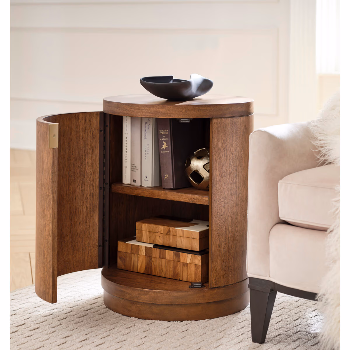 Caden Round Chairside Table I3224-9130 - Image 4