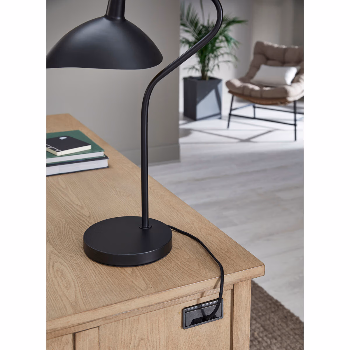 Emerson 66" Executive Desk I3017-303 - Image 6