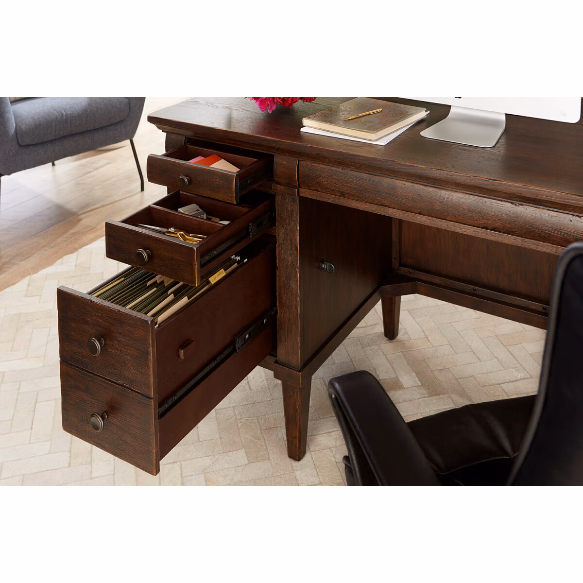 Jackson 62" Executive Desk I3184-304 - Image 5