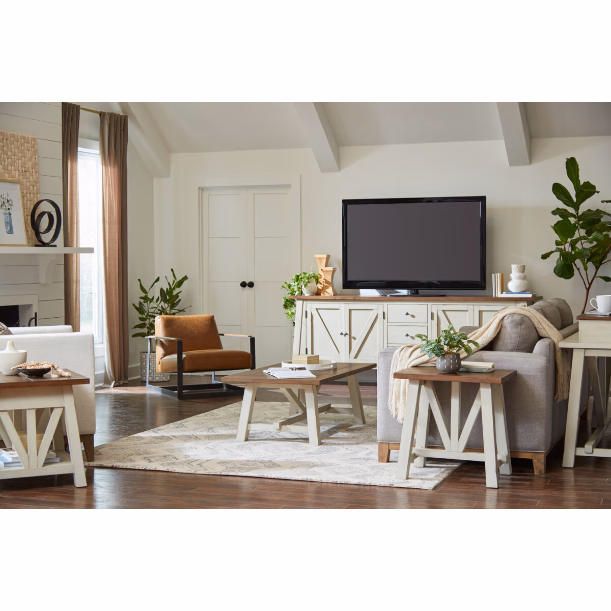 Pinebrook Chairside Table - Image 4