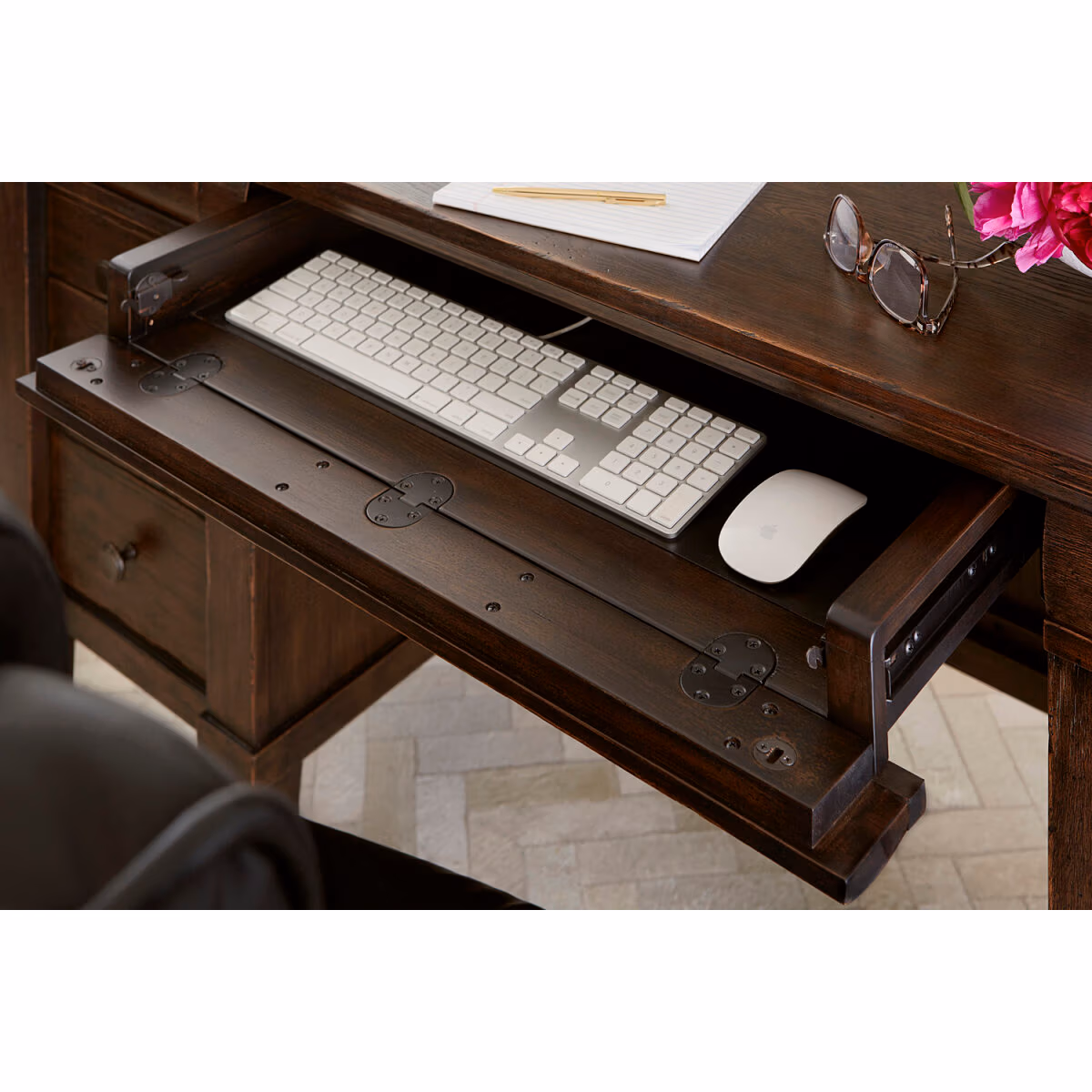 Jackson 62" Executive Desk I3184-304 - Image 6