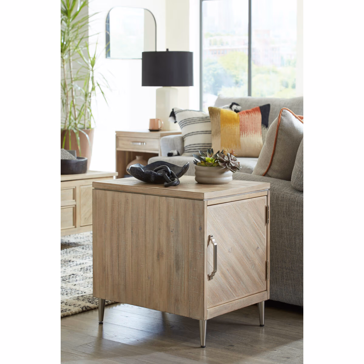 Maddox Chairside Table I644-9130 - Image 3