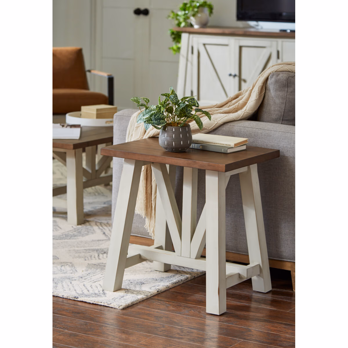 Pinebrook Chairside Table - Image 3