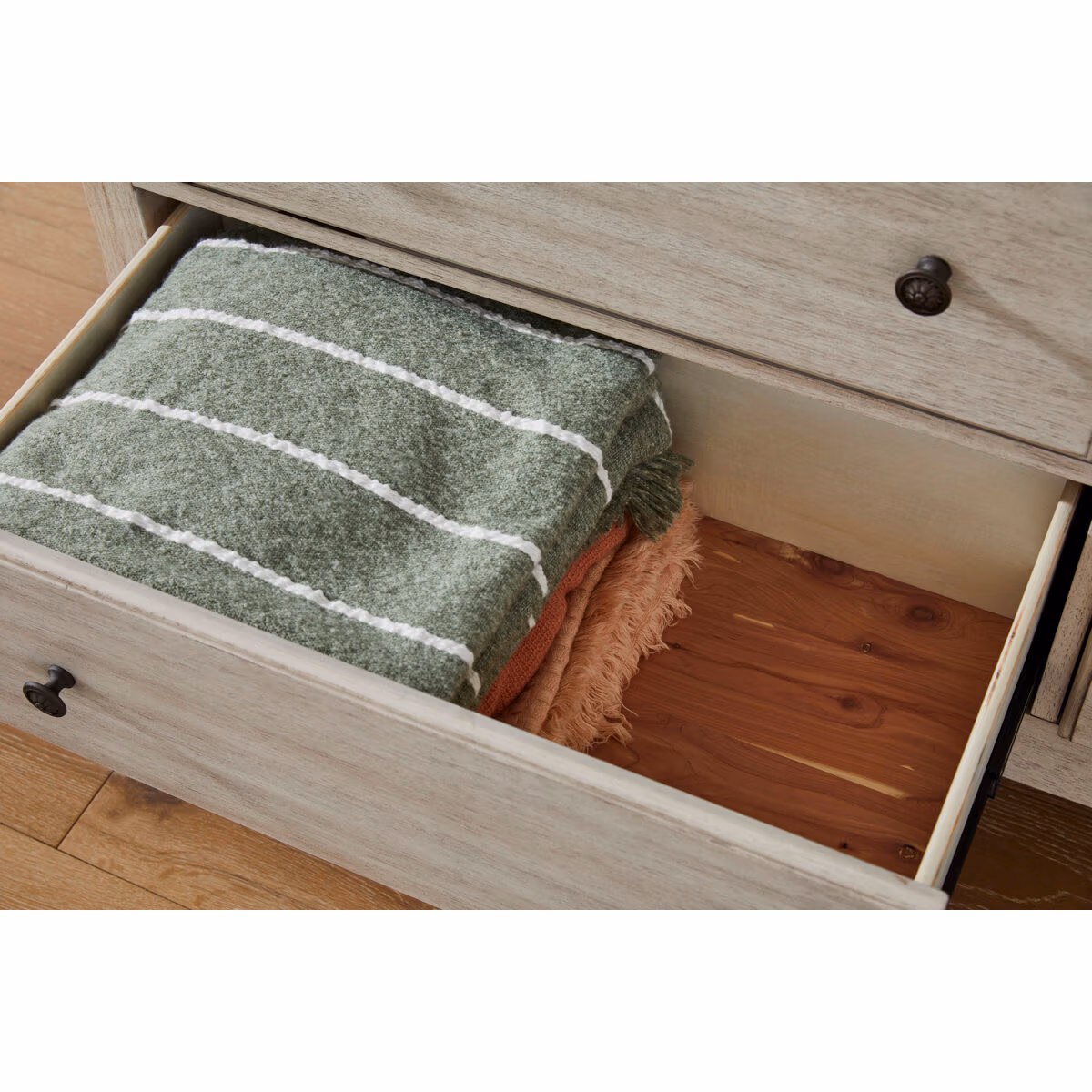Provence Chest I222-456-LIN-1 - Image 4